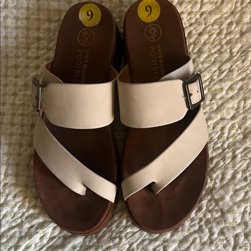 White Mountain Women's Tan and Brown Sandals